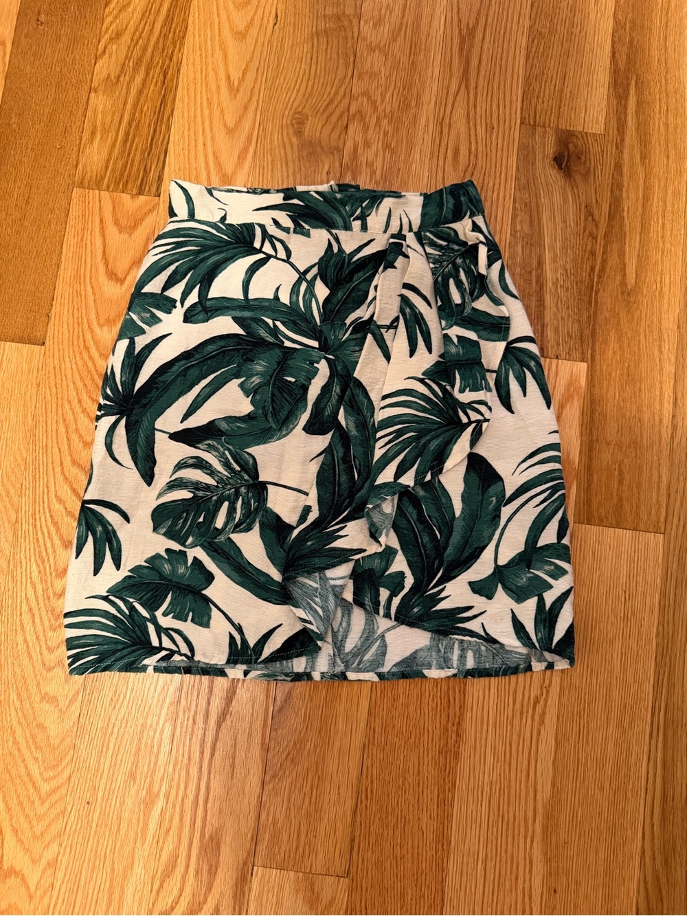 H&M Green Tropical Leaf Print Mini Skirt